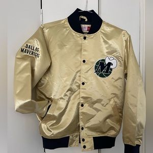 Stylish Dallas Mavericks retro button up Jacket in brand new condition!